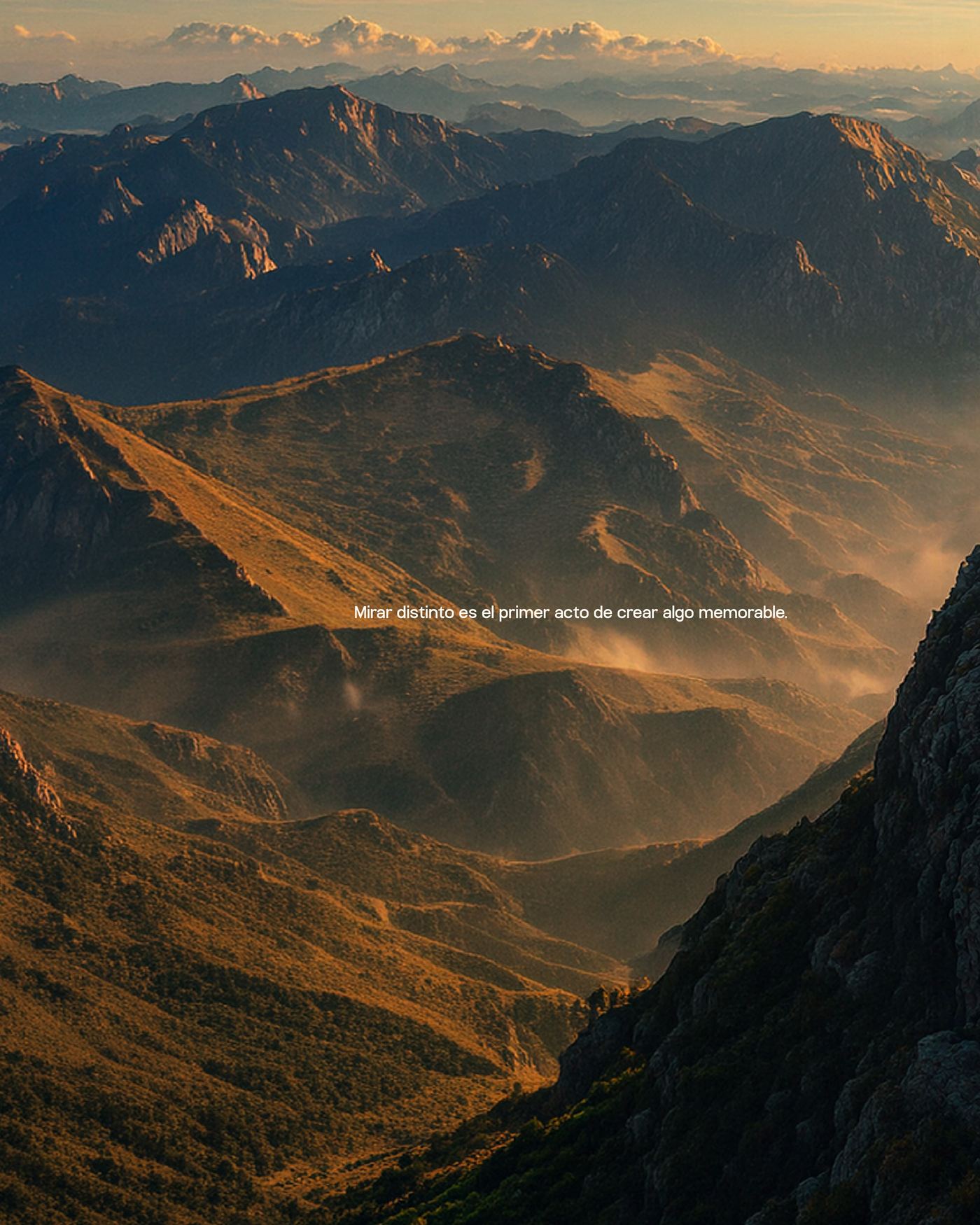 Paisaje montañoso al atardecer — perspectiva Otherside